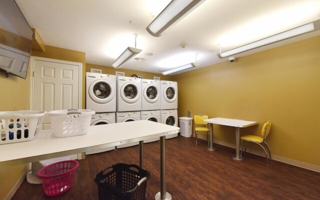 StayLo Luxury 1 Bedroom Apartment