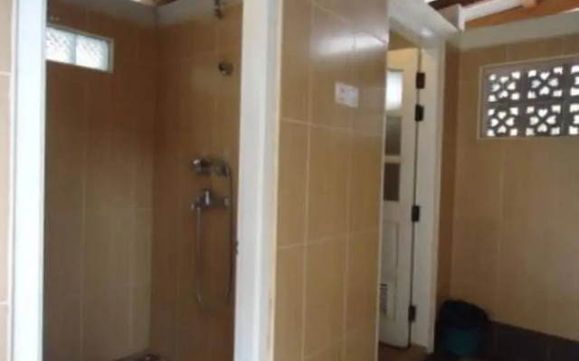 Mr. Charles Guest House - Hostel