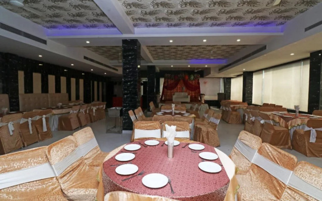 The Classic By OYO Rooms