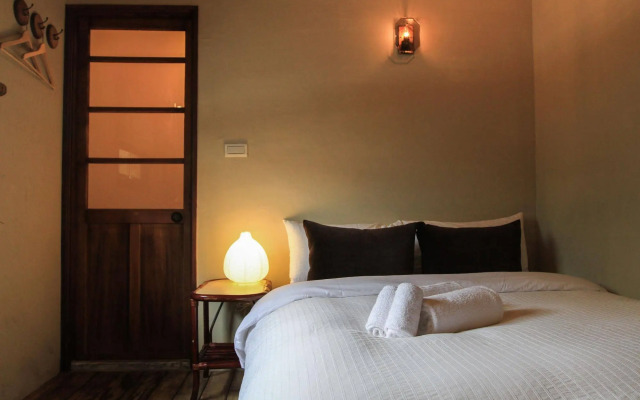 Solo Singer Hotel