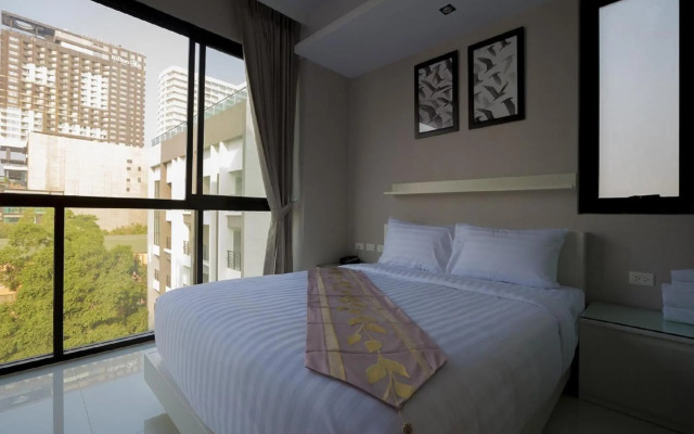 Serenotel Pattaya Beach Front