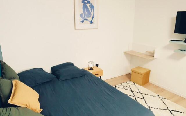 Studio - WIFI - Train Station - Love Bridgi home