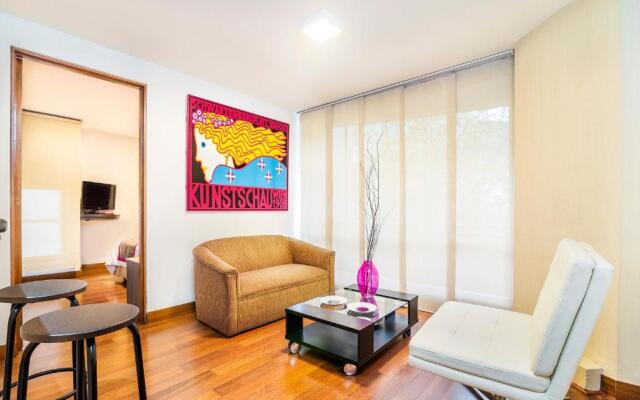 Lloyds Apartsuites Parque 93
