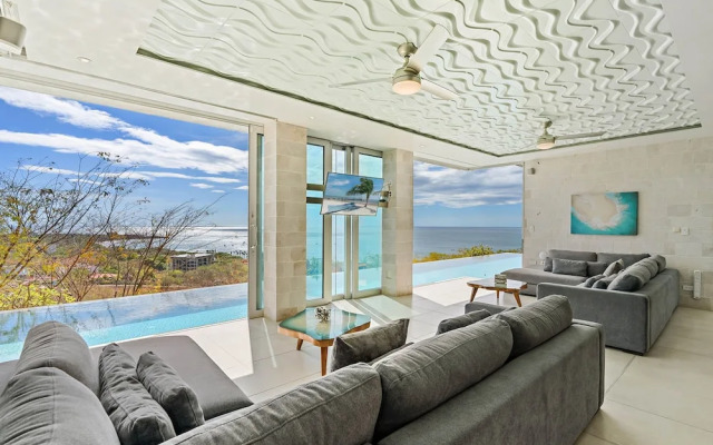 Luxury Villa: Hot Tub: Ocean Views: Fully Staffed