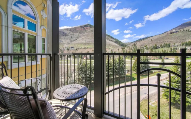 2 BR Ritz-Carlton Chic Décor Valley Views Condo by RedAwning - Save 20% on 7+ Nights!