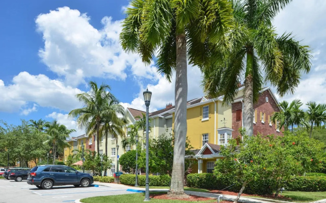 Candlewood Suites Miami Lakes an IHG Hotel