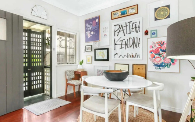 Lovely 2 Bedroom Terrace House in West End