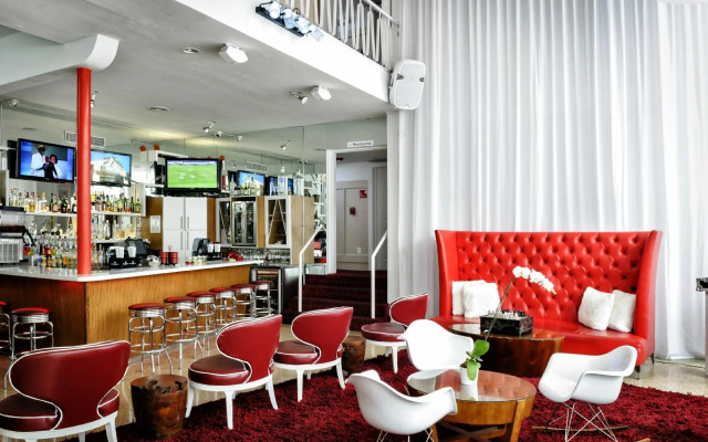 Catalina Hotel & Beach Club