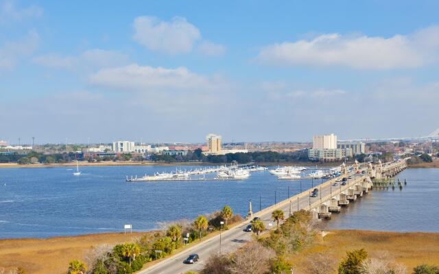 Holiday Inn Charleston Riverview by IHG