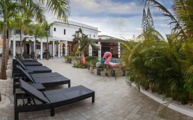 Luxury 14 Bedroom Villa Walking to Clubs/beaches!