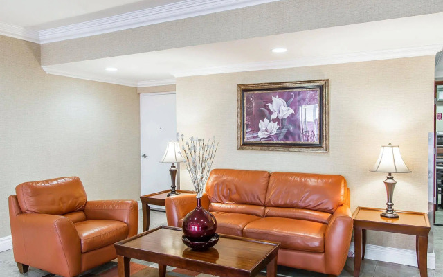 Econo Lodge Inn & Suites Mesa