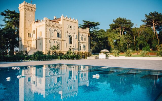Isabella Castle *****