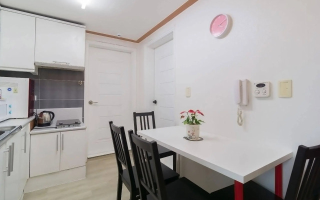 Nanu Guesthouse Pink Female Only (только для женщин)