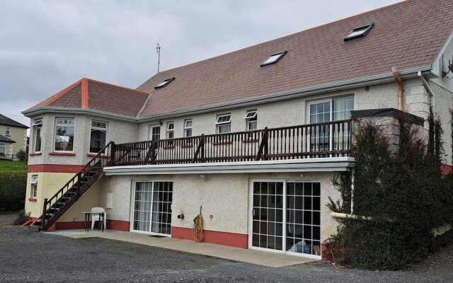 Spacious 6-bed House 10 Minutes From Knock Airport