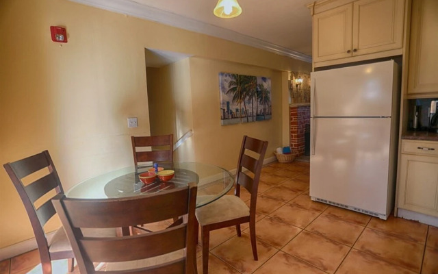 Spacious & Conveniently Located Miami Airport Home