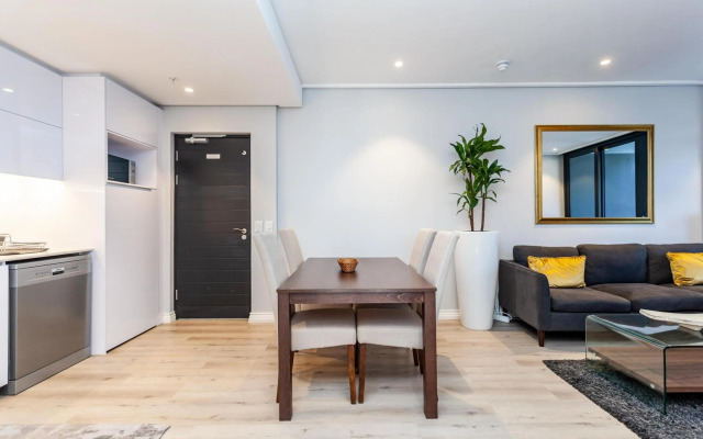 Luxuriuous 1 Bedroom in 16 on Bree