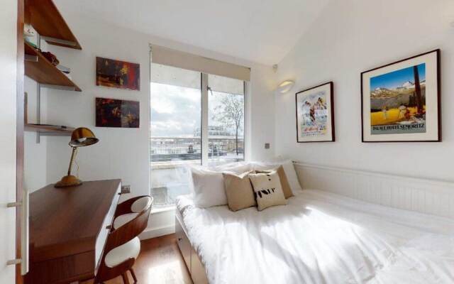 Short let - Penthouse Apartment With West-facing Terrace