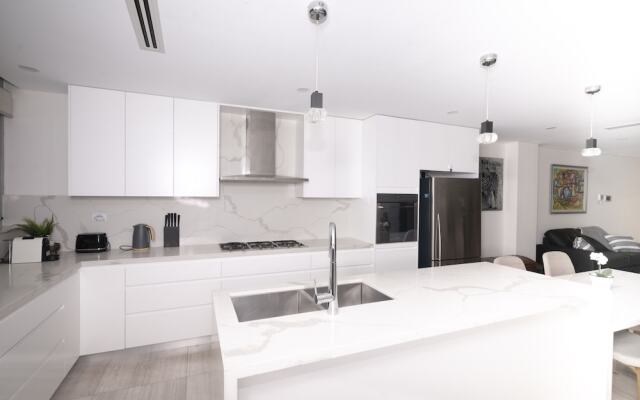 Luxury Villa Darlington - Vine