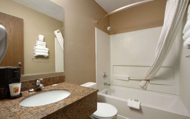 Super 8 by Wyndham Homewood Birmingham Area