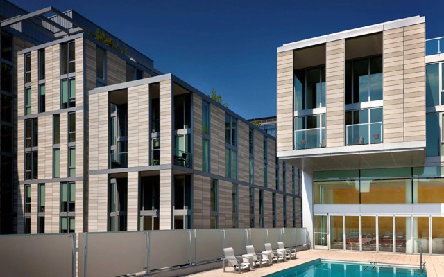 Global Luxury Suites at Chinatown