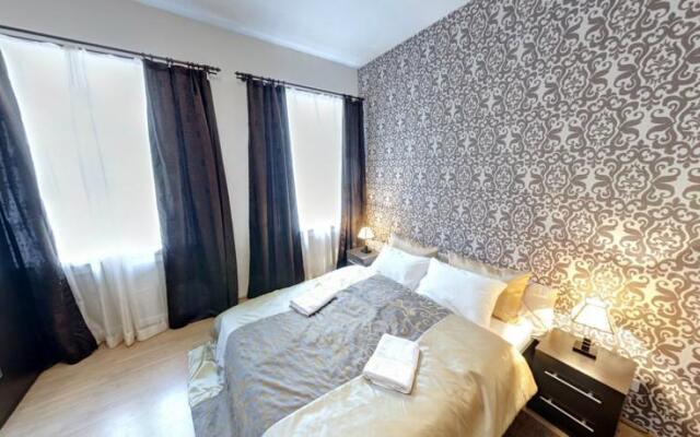 Happy Hotel