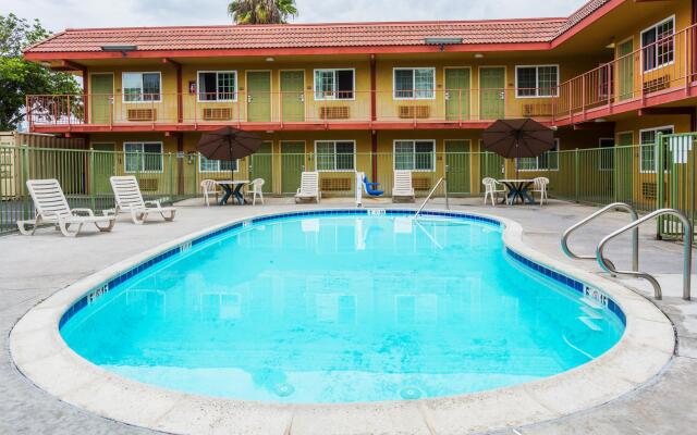 Studio 6 Suites San Ysidro, CA -San Diego South Bay