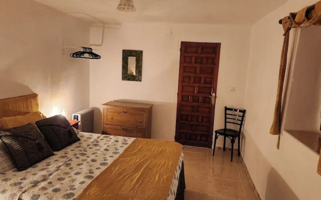 Casita-5guests-pool-patio-bbq-parking-fireplace