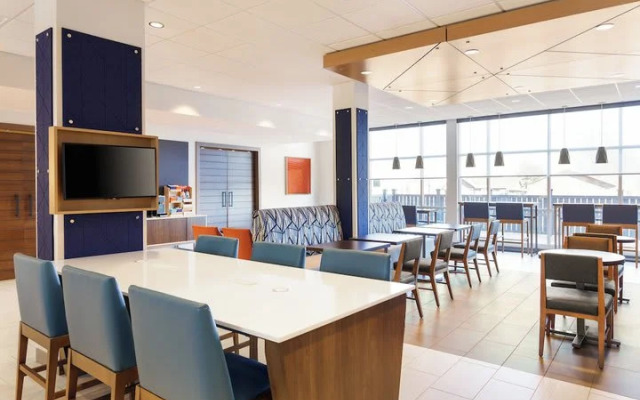 Holiday Inn Express & Suites DIAMOND