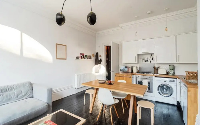 Stylish 1 Bedroom With a Private Garden