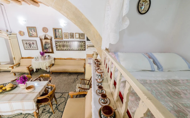 Kamariko Traditional House