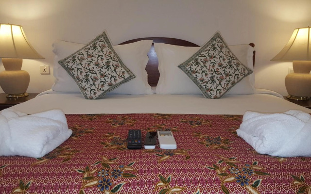 Heeren Straits Hotel