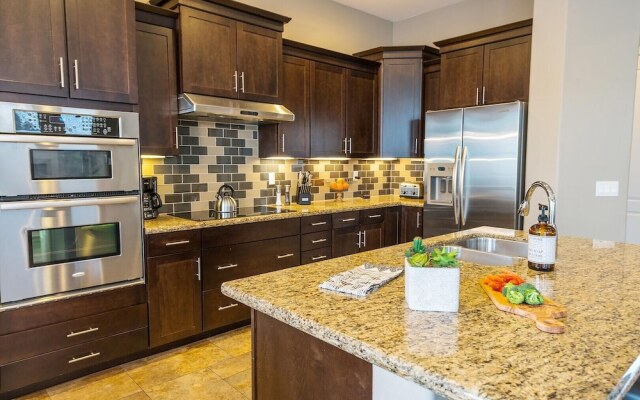 Pueblo Viejo by AvantStay | 5min Drive to Old Town - Sleeps 14