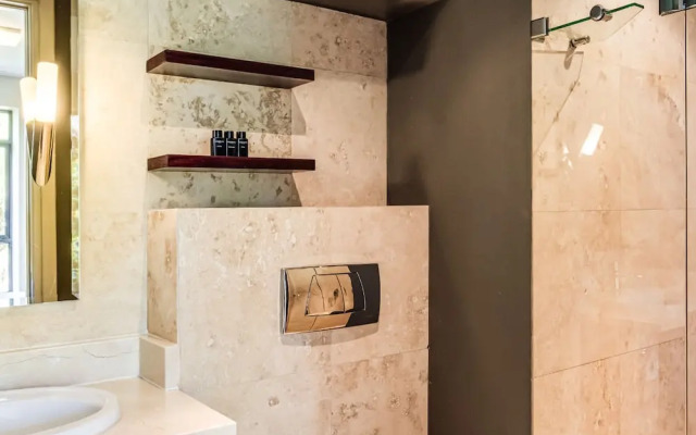 Delightful Rental w Sea Views Vadi Apartment