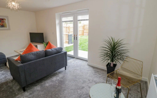 23 Moat House Close