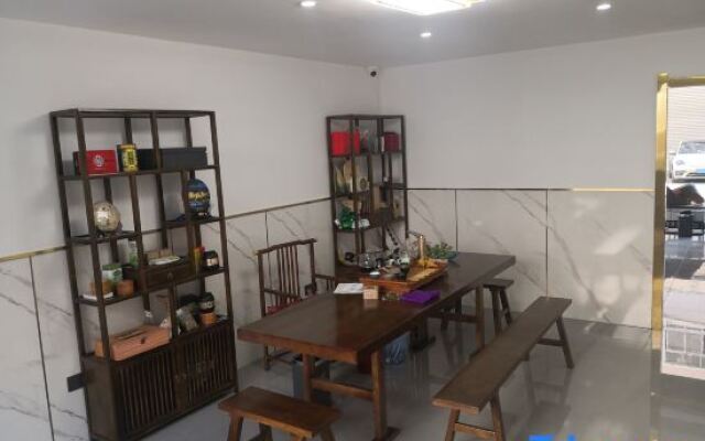 Zhaotong Dongjia Hotel (Jinhai Building Materials City)