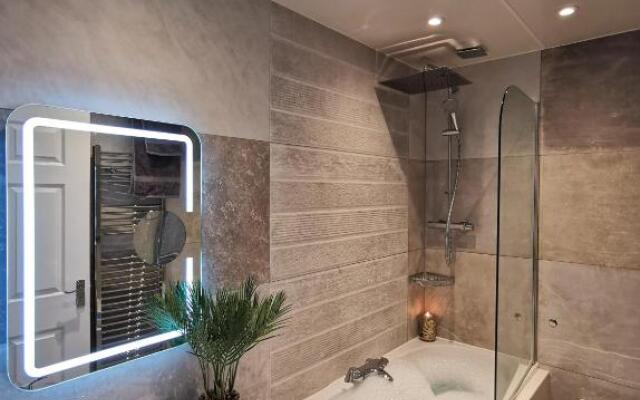Sunrise View 2 Bed Apartment Sleeps 4 Spa Bath