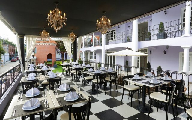 Casa Bonita Hotel & Luxury Residence