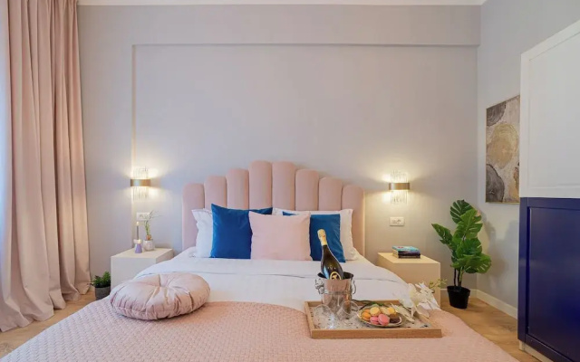 Designer 2-Bedroom Flat with Balcony & Full Amenities Steps from Piata Universitatii