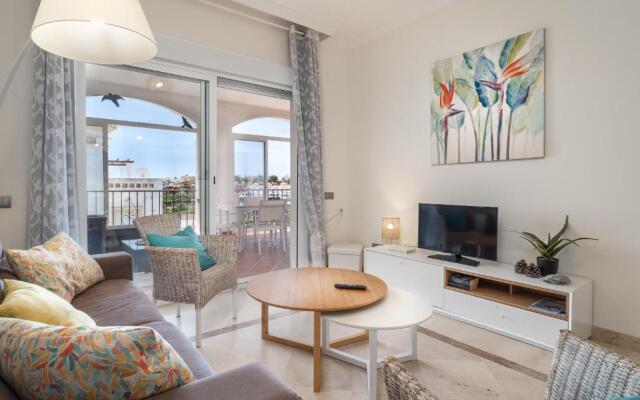 2251-Newly furnished 2 bedrooms with terrace!