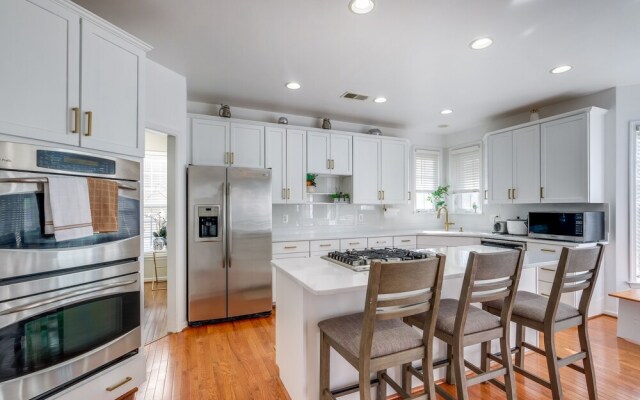 Spacious Woodbridge Home Near Leesylvania Park!
