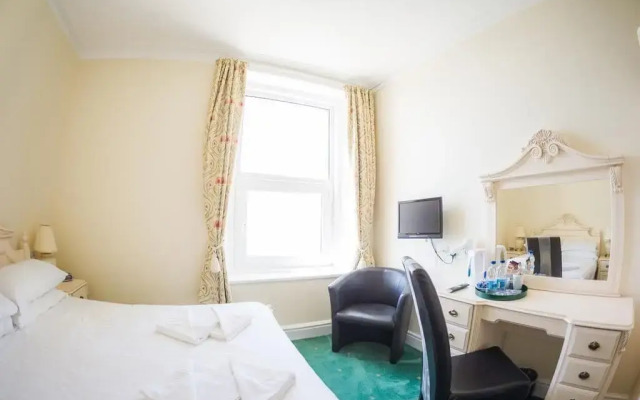 Queensbridge Hotel