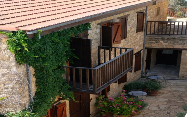 Eveleos Country House