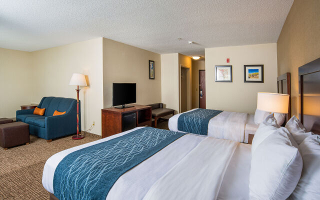 Clarion Hotel & Suites Hamden - New Haven