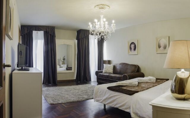 San Marco Luxury Canal View Apartments