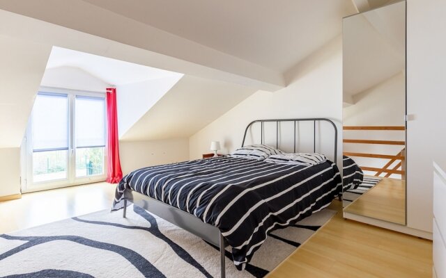Picturesque Apartment in Bayeux with Private Courtyard