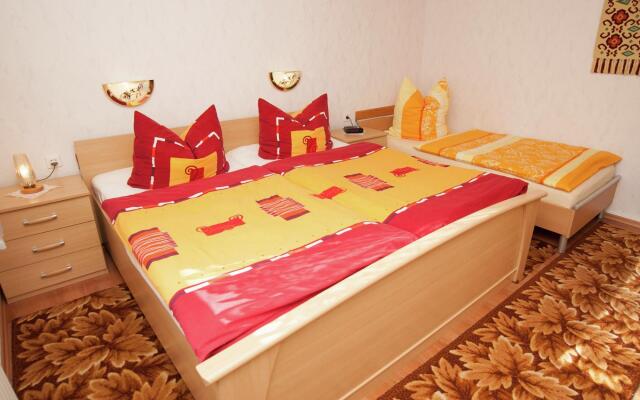 Quiet Cottage Near Trails