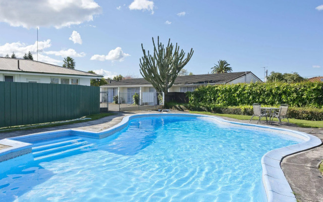 Garden Court Motel