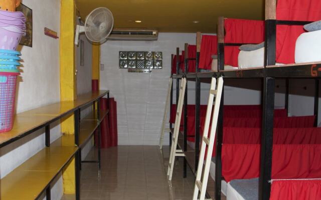 Om Ganesh Hostel - Adults Only