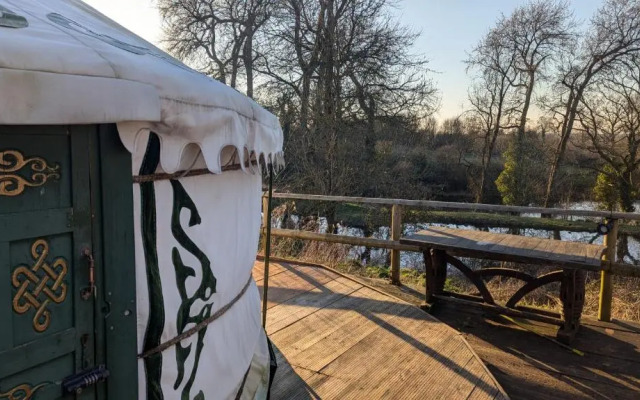 Love2Yurt