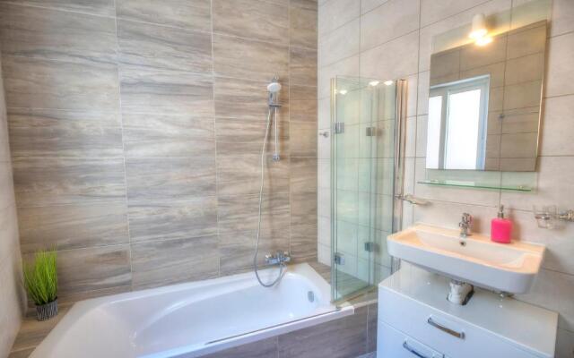 Charming 2 bedroom apartment close to Junior College ETUS1-1